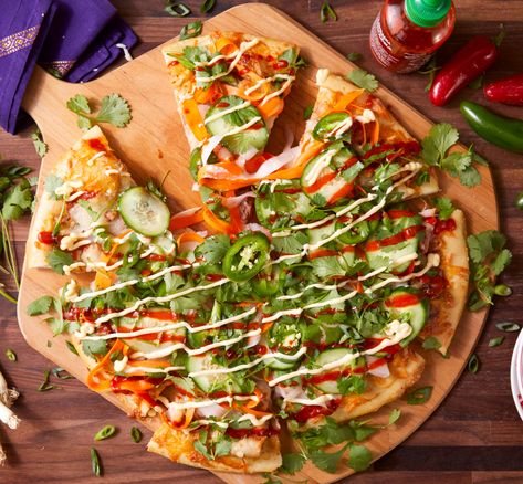 Banh Mi Pizza Asian Pizza, Asian Style Pizza, Vietnamese Pizza, Chinese Pizza, Banh Mi Pizza, Vegetarian Banh Mi, Pickle Recipes Homemade, Banh Mi Sandwich, Chinese Spices