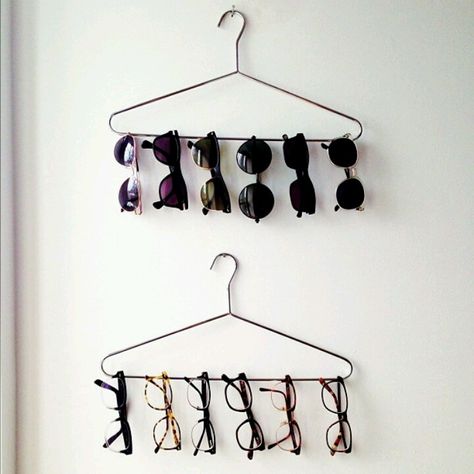 DIY Sunglass Holder Cheap Closet Storage Ideas, Diy Sunglasses Holder, Closet Organization Cheap, Closet Organisation, Diy Sunglasses, I Spy Diy, Sunglasses Storage, Clothes Closet Organization, Sunglass Holder