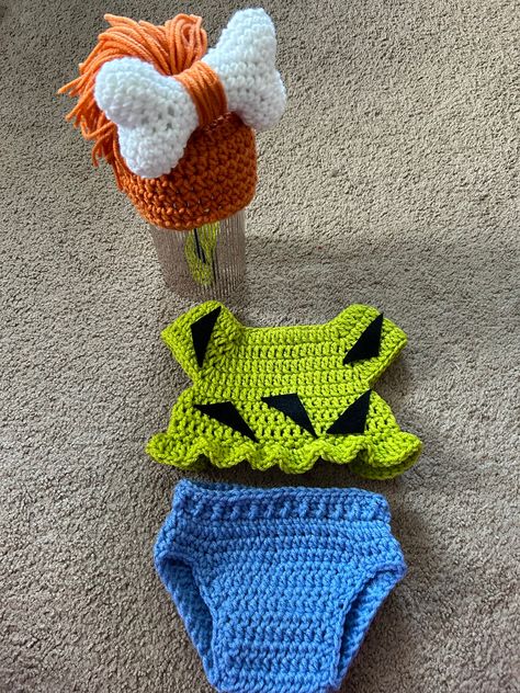 Made to order! Crocheted Pebble Flintstones Costume. Your little princess will look adorable in this Pebbles inspired outfit! Set includes top, diaper cover, and wig. This set would also make a great photography prop or baby shower gift. Sizes: Newborn 0-3 Months 3-6 Months 6-9 Months 9-12 months Made in smoke free/pet free home Custom orders always welcome! Halloween Costumes For Babies, Adorable Halloween Costumes, Flintstones Costume, Pebbles Costume, Crochet Newborn Outfits, Costume Crochet, Crochet Baby Projects, Crochet Baby Photo Prop, Crochet Baby Costumes