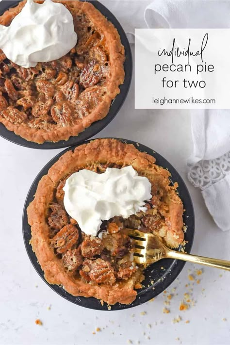 Small Individual Pecan Pies, Pecan Pie For One Or Two, Single Serve Pecan Pie, Small Batch Pecan Pie, Pie For Two, Individual Pecan Pie Recipe, Pecan Pie For Two, Small Pecan Pie Recipe, Small Pies Recipes