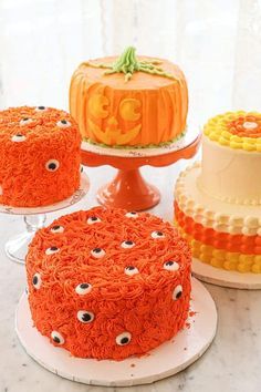 Halloween Pumpkin Cake Design, Small Halloween Cakes, October Cakes Birthday, Wedding Cake Sheet Cake, Sheet Cakes Decorated Birthdays, Halloween Sheet Cake, Halloween Party Cake, Party Cake Ideas, Halloween Cake Design