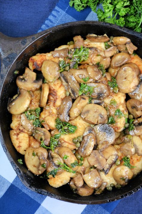 Chicken Receipts, Chicken White Wine Sauce, Garlic White Wine Sauce, Turkey Stuffing Recipes, Mushroom Wine Sauce, Chicken And Mushrooms, Chicken Entrees, White Wine Sauce, Chicken Spaghetti