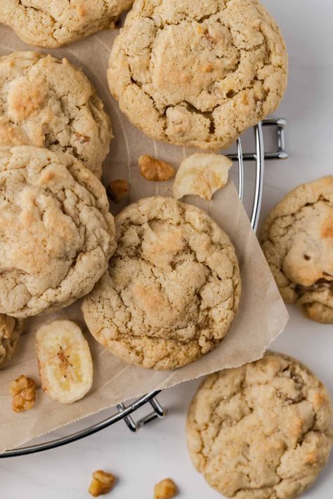 Butterscotch Toffee Cookies, Butterscotch Toffee, Toffee Cookie Recipe, Banana Cookie Recipe, Banana Bread Cookies, Bread Cookies, Toffee Cookies, Banana Walnut, Banana Cookies