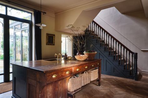 A Mixture of Styles in an English Home - The Nordroom Old English Kitchen, English Farmhouse Kitchen, Large Open Plan Kitchens, English Home, English Kitchen, Edwardian House, English Kitchens, English Decor, Italian Home