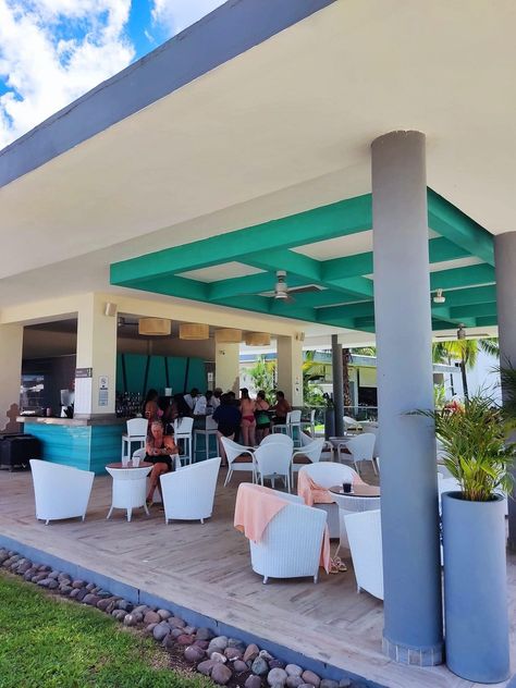 🇯🇲🇯🇲🇯🇲 RIU PALACE TROPICAL BAY - NEGRIL, JAMAICA! 🇯🇲🇯🇲🇯🇲 An all-inclusive beachfront paradise, RIU Palace Tropical Bay is where I send my clients that are looking for the best and their budget is a little tight. This hotel is in Seven Mile Beach! The rooms are modern and comfortable, with plenty of space to relax. If its chilling by the pool or lounging on the beach, the vibe is always tropical. Multiple restaurants and bars, you’ll never run out of great food or drinks. RIU Palace Tro... Riu Palace, Negril Jamaica, Negril, Great Food, The Vibe, All Inclusive, Jamaica, Great Recipes, Palace