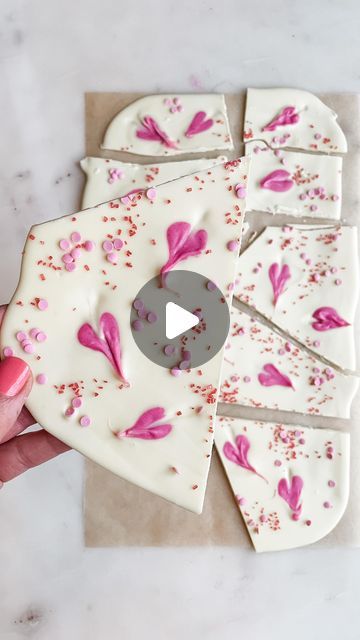 Valentine Sweets, Valentine Stuff, Valentines Treats, Melted White Chocolate, Festive Recipes, Royal Iced Cookies, Red Dye, Pink Dot, Valentines Day Desserts