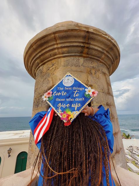 Graduation Cap Designs Puerto Rico, Puerto Rican Graduation Cap, Graduation Cap Decoration Diy, High School Graduation Cap, Graduation Sash, Grad Cap Designs, Senior Ideas, Graduation Photography Poses, Grad Ideas