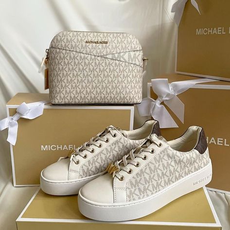 Michael Kors Aesthetic, Dior Store, Mk Shoes, Travel Attire, Classy Shoes, Cute Purses, Diy Shoes, Pretty Shoes, Dream Shoes