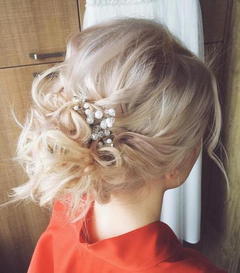 Fine Hair Updo, Blonde Updo, Short Hairstyles Fine, Messy Updo, Wedding Guest Hairstyles, Short Hair Updo, Haircuts For Fine Hair, Trending Hairstyles, Ombre Hair