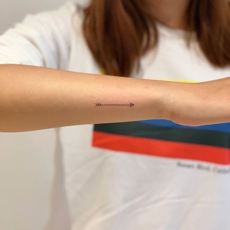 Arrow Tattoo Placements, Arrow Tattoo Arm, Tattoos Meaning Strength, Arrow Tattoo Finger, Simple Arrow Tattoo, Arrow Tattoo On Wrist, Small Wrist Tattoo, Arrow Tattoos For Women, Meaning Of Arrow Tattoo