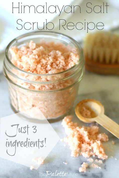 Easy himalayan salt scrub recipe, with free printables! #himalayansalt #diygift #freeprintables Himalayan Salt Scrub Diy, Rosemary Scrub, Sea Salt Scrub Recipe, Body Scrub Recipes, Honey Scrub, Himalayan Salt Scrub, Body Scrub Homemade Recipes, Homemade Scrubs, Salt Scrub Recipe