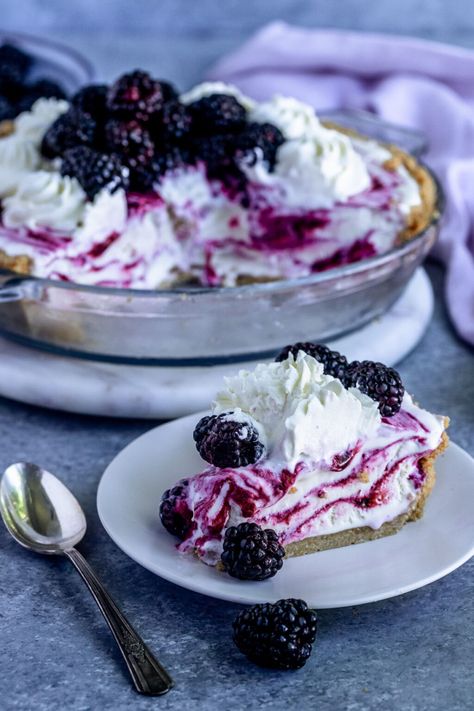 Easy Blackberry Ice Cream Pie - Bakes by Brown Sugar Ice Cream Pie, Frozen Chocolate Pie, Blackberry Ice Cream, Lime Pie Recipe, Baking Recipes Pie, Meringue Pie Recipes, Chocolate Pie Recipes, Coconut Pudding, Chocolate Crust