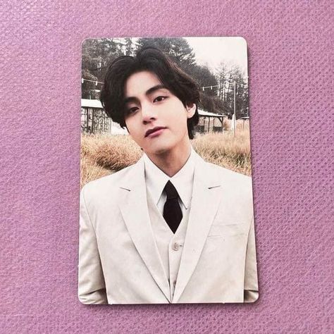 Me Myself And V, Mr Darcy, Funny Wallpaper, Music Playlist, Bts V, Bts Taehyung, News Songs, Movie Night, Entertainment News