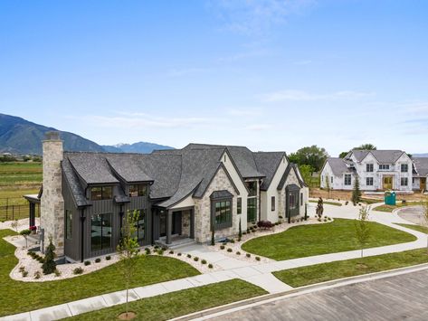 Thatchill - Utah Valley Parade Of Homes Utah Style Homes, Utah Valley Parade Of Homes 2022, Utah Parade Of Homes 2023, Parade Of Homes 2024, Single Story Mansion, Parade Of Homes 2023, Utah Houses, 2023 Homes, Home Front Wall Design