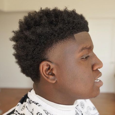 Tapper Fade Men Haircut Curly Hair, African Men Hairstyles, Smart Haircut, Afro Hair Fade, Fresh Haircuts, Curly Taper Fade, High Taper, Stylish Mens Haircuts, Undercut Fade