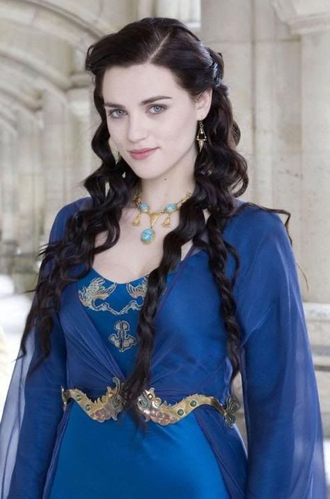 Katie McGrath as Morgana (Merlin, BBC) Qilyel inspiration Merlin Morgana, Roi Arthur, Yennefer Of Vengerberg, Crystal Reed, Lena Luthor, Katie Mcgrath, Medieval Dress, Jacqueline Fernandez, Fantasy Costumes