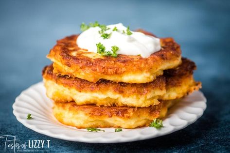 The best way to use up leftover mashed potatoes for breakfast or side dish! Easy, cheesy, fried mashed potato cakes ready in under 30 minutes. Panera Breakfast, Mashed Potato Cake Recipe, Fried Mashed Potatoes, Mashed Potato Patties, Egg Souffle, Souffle Recipe, Recipe Copycat, Potato Cakes Recipe, Mashed Potato Cakes