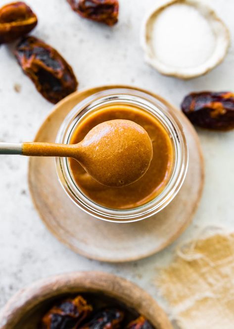 A quick and easy recipe for 4-ingredient date caramel made from Medjool dates. It's perfect as a dip or topping for all your favorite healthy treats. Date Caramel Recipe, Date Caramel, Date Recipes, Medjool Dates, Caramel Recipes, 4 Ingredient, Healthy Treats, Egg Recipes, Almond Butter