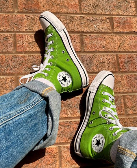 Green Converse Outfit, Colored Converse, Cute Converse Shoes, Classic Converse, Cute Converse, Green Converse, Funky Shoes, Outfits With Converse, Hype Shoes