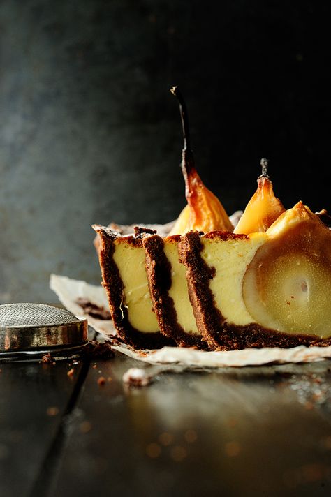 Chocolate cake with sunken pears and mascarpone Crunchy Chocolate, Pear Recipes, Fall Cakes, Shortcrust Pastry, Baking Tins, Pavlova, Let Them Eat Cake, Dumplings, Just Desserts