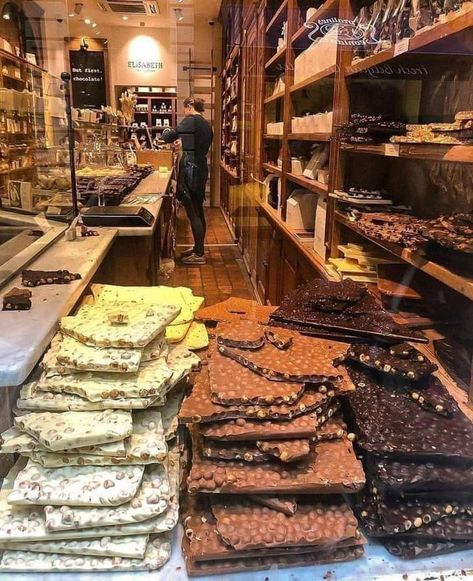 Chocolate Stores, Turkish Coffee Cups, Chocolate Shop, Pastry Shop, Chocolate Factory, Turkish Coffee, Snack Mix, Home Pictures, Yummy Food Dessert