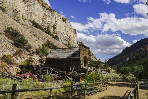 17. Visit one of Idaho's many ghost towns. Gem Hunting, Snake River Canyon, Explore Idaho, Idaho Vacation, Magic Pillow, Best Place To Live, Visit Idaho, Mountain Travel, Place To Live