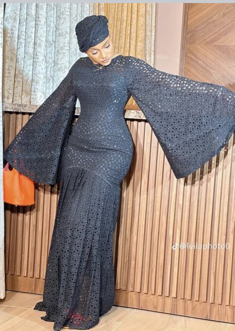 Nigerian Dress, Modest Dresses For Women, Modest Dresses Fashion, Chic Dress Classy, African Wear Dresses, African Print Dress Designs, African Inspired Clothing, Lace Dress Styles, African Fashion Traditional