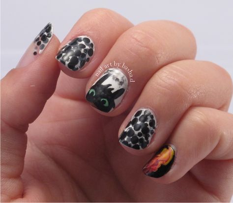 This is my How to train your dragon nail art. I really love the movie and considering a new one is coming out, I wanted to do this nail design. I wanted to use a little colors, so to balance other nail with Toothless I put white base and then added some black and grey dots. You can also notice that Toothless face is not very shiny - that's because I added matte dots to show his dragon skin. I think it looks really nice with a little touch of fire on my pinky, 'cause dragons are all about fire! Dragon Nail Art, Marvel Nails, Gel Nails French, Purple Glitter Nails, Dragon Nails, Black Nail Designs, Pink Nail Designs, Nails Simple, Trendy Nail Art