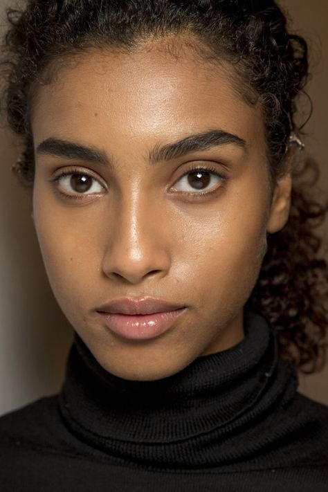 Imaan Hammam. #beauty Imaan Hammam, Fresh Makeup, Show Beauty, Bare Face, Burberry Prorsum, Beauty Photos, Brown Girl, Dark Beauty, Girls Makeup