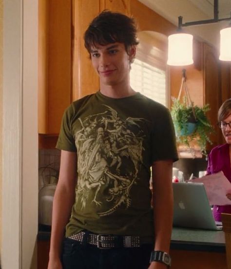 Devon Bostick as Rodrick in Diary of a Wimpy Kid Wimpy Kid Movie, Rodrick Rules, Rodrick Heffley, Devon Bostick, Emo Boyfriend, Punk Rock Princess, Diary Of A Wimpy, Diary Of A Wimpy Kid, Wimpy Kid