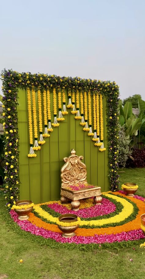 Mandap Decoration For Ganpati, Green Grass Decoration For Ganpati, Pellikoduku Function Decoration, Ganpati Flower Decoration Ideas, Decoration For Pellikuthuru Function, South Indian Wedding Decorations Mandap Indoor, South Indian Wedding Decorations Telugu, Background Flower Decoration For Pooja, Pellikuthuru Decorations