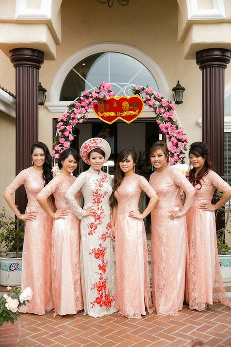 Love this blush color & lace ao dai for bridesmaids! Lace Ao Dai, Dam Hoi, Traditional Vietnamese Wedding, Tea Ceremony Wedding, Vietnamese Wedding Dress, Wedding Asian, Ao Dai Wedding, Beige Bridesmaids, Traditional Wedding Ceremony