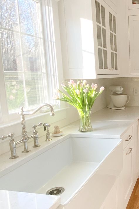 For our kitchen renovation, I chose a single basin fireclay farm sink and purchased it from Home Depot. It is made by Fossil Blu, 36 inch in white. I am very happy with it! Porcelain Farmhouse Kitchen Sink, French Sink Kitchen, Large White Kitchen Sink, Fireclay Sink Kitchen, Cottage Sink Kitchen, White Porcelain Kitchen Sink, Kitchen Sink White Countertop, Apron Sink Farmhouse, Barn Sink Kitchen