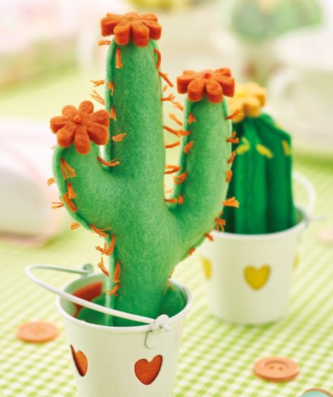 Felt Cactus Pincushions Felt Cactus, Cactus Craft, Felt Succulents, Baby Mobil, Cactus Diy, Cactus Pattern, Soft Toy Patterns, Bumbo, Cactus Y Suculentas