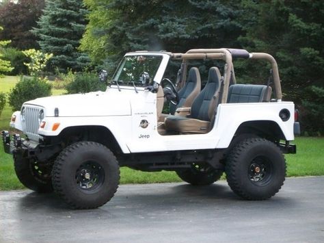 Convertible Jeep Wrangler, Jeep Wrangler Sahara Interior, Jeep Tj Sahara, Clueless Jeep, Jeep Convertible, 97 Jeep Wrangler, White Jeep Wrangler, Mobil Off Road, 2001 Jeep Wrangler