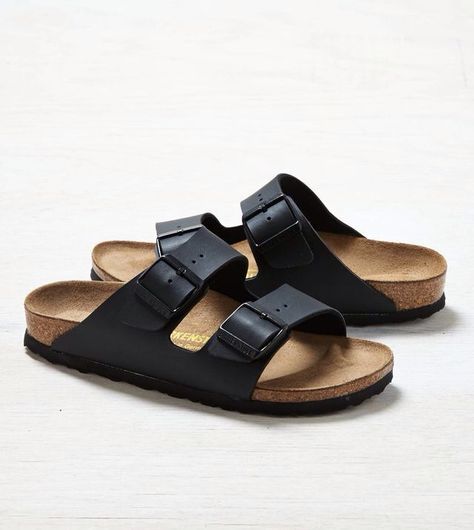 LOVE THESE! How To Wear Birkenstock Sandals, Kasut Pengantin, How To Wear Birkenstock, Black Birkenstocks, Arizona Birkenstock, Birkenstock Sandal, Black Birkenstock, Birkenstock Sandals Arizona, Sandals Outfit