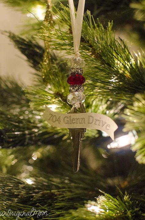 Old Key Crafts, Make A Christmas Ornament, Housewarming Ideas, Key Ornament, Key Crafts, Life Tree, House Keys, Ornament Ideas, House Projects