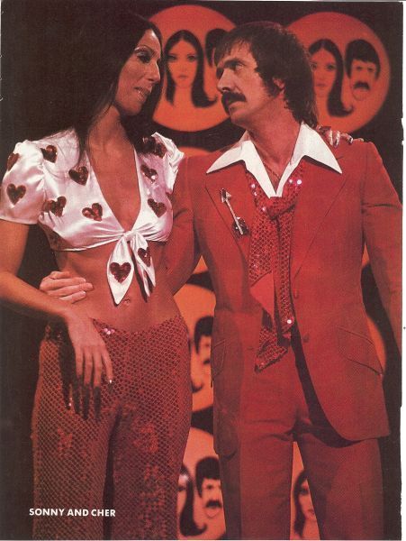 Cher 1970s, Cher Halloween, Cher 70s, Cher Costume, Mode Disco, Cher And Sonny, Sonny Cher, Cher Outfits, Cher Photos