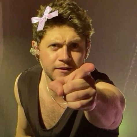 One Direction Profile Picture, Niall Horan Blonde, 1d Pfp, Niall Horan Pfp, One Direction Pfp, Niall Horan Braces, Irish Pizza, Niall Horan Funny, Niall Horan Imagines