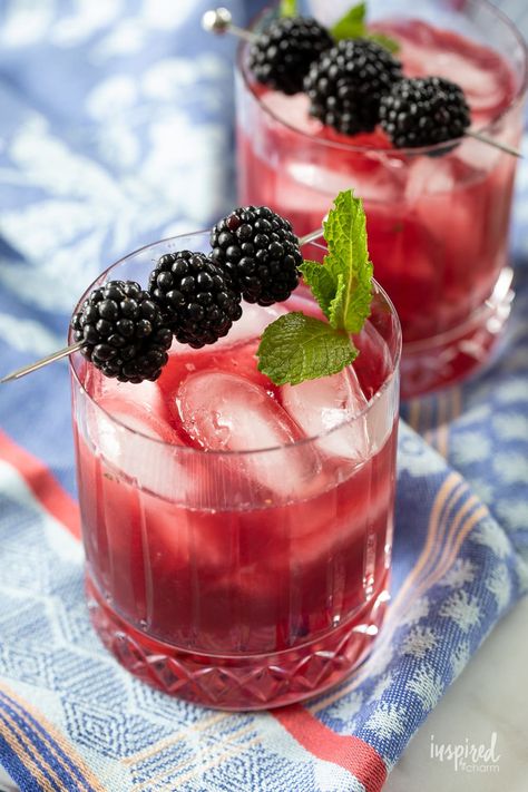 How to Make a Blackberry Bourbon Smash Cocktail #recipe #drink #easy #blackberry #bourbon #smash #cocktail #mint #refreshing Fruity Cocktail Recipes, Unique Cocktail Recipes, Bourbon Smash, Inspired By Charm, Fancy Cocktails, Best Cocktail Recipes, Bourbon Cocktails, Summer Cocktail Recipes, Delicious Cocktails