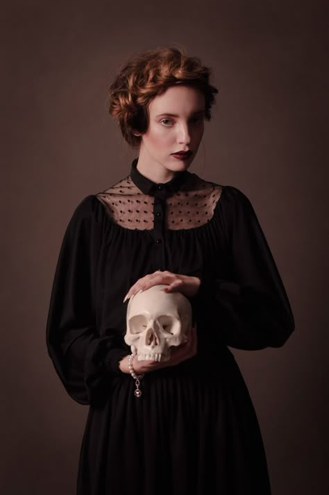 Gothic Photography, Models Makeup, Crown Braid, Makeup Photography, Figure Poses, Poses References, A Skull, Body Reference, Pose Reference Photo