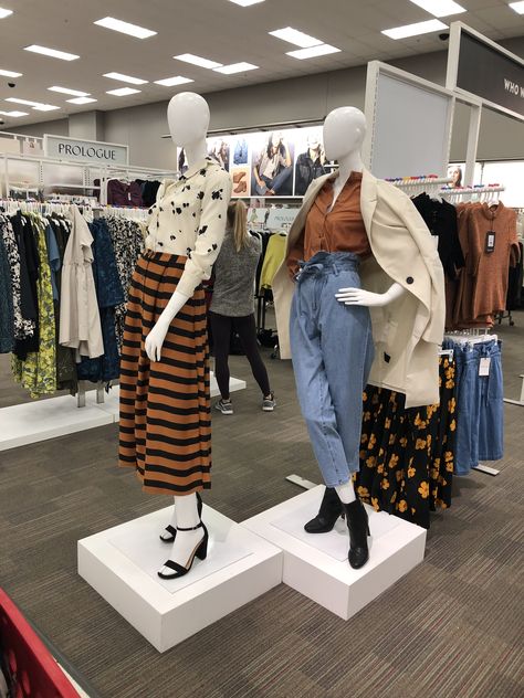 Target Visual Merchandising Ideas, Mannequin Outfits, Entrance Lobby Design, Boutique Store Displays, Store Bought Snack, Shoe Store Design, Mannequin Display, Store Layout, Boutique Stores