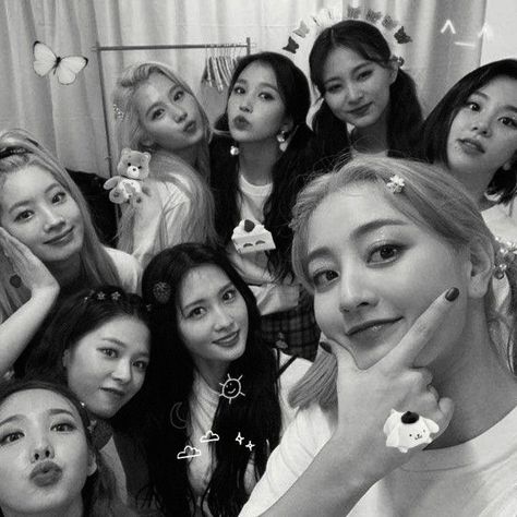 Twice Black And White Ot9, Twice Playlist Cover, Twice Black And White, Best Gg, Twice Dark, Twice Group, White Pictures, Dark Icons, Playlist Covers