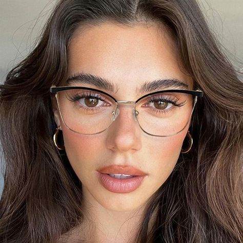 Glasses For Long Faces, Glasses For Oval Faces, Glasses For Round Faces, Cute Glasses Frames, Glasses For Face Shape, Classy Glasses, Glasses Frames Trendy, Fancy Glasses, Glasses Inspiration