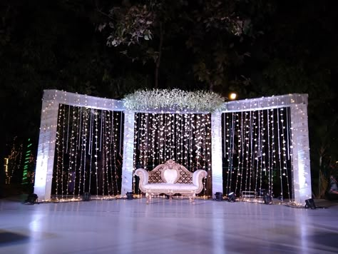 Sangeeth Decors Outdoor, Sangeet Stage Decor Backdrops, Minimal Indian Wedding, Sangeet Stage Decor, Shadi Decoration, Shadi Decor, Sangeet Stage, Haldi Decorations, Indian Outdoor Wedding Decor