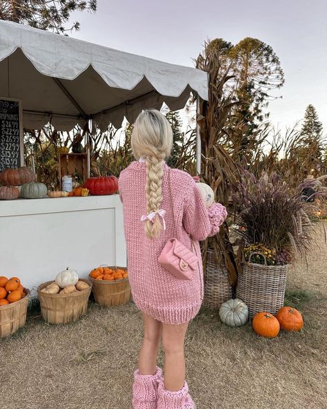 shestyledwhat Casual Dinner Outfit Fall, Pink Fall Outfits, Brunch Outfits Fall, Dinner Outfit Fall, Pumpkin Patch Pictures, Patch Outfit, Floral Sleeves, Fall Brunch, Pumpkin Patch Outfit