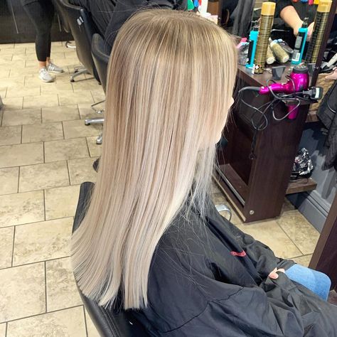 Blonde Root Touch Up, Best Hair Dye, Blonde Aesthetic, Hair Dyes, Blonde Roots, Baby Light, Wella Hair, Hair Extentions, Hairstyles For Layered Hair