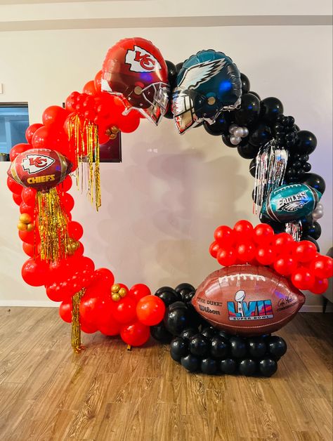 Kansas City Chiefs Balloon Garland, Chiefs Balloon Garland, Princess Jazmin, 2023 Balloons, Football Tailgate Party, Grad Decor, Balloon Inspiration, Superbowl Food, Football Balloons