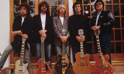 Traveling Wilburys, Travelling Wilburys, Jeff Lynne, Blowin' In The Wind, End Of The Line, Roy Orbison, Yoko Ono, Up Music, Tom Petty