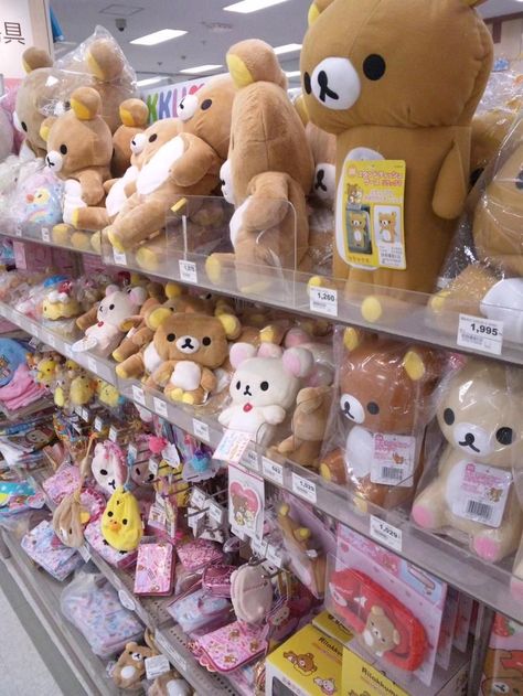 Rilakkuma Plushie, Mode Kawaii, Charmmy Kitty, Kawaii Plushies, Hello Kitty Items, Cute Stuffed Animals, Rilakkuma, Cute Plush, 귀여운 동물